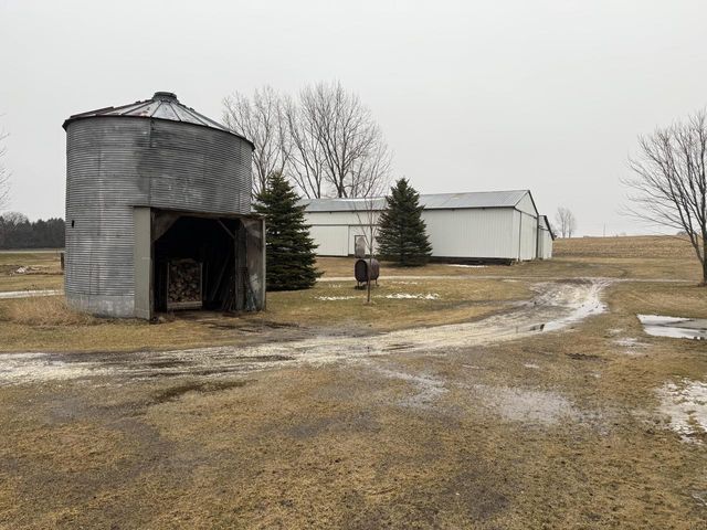 2109 E Tapawingo ROAD, Mishicot, WI 54228