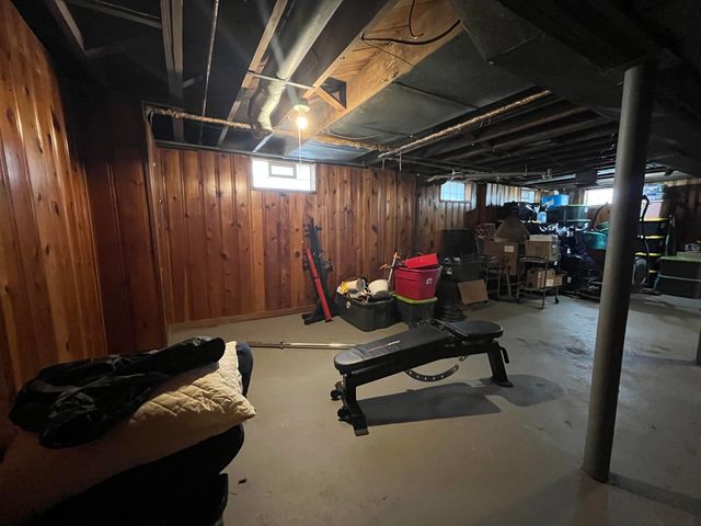 19977 Elkhart Street, Harper Woods City, MI 48225