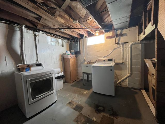 19977 Elkhart Street, Harper Woods City, MI 48225