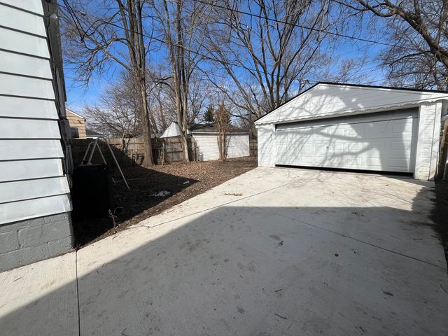 19977 Elkhart Street, Harper Woods City, MI 48225