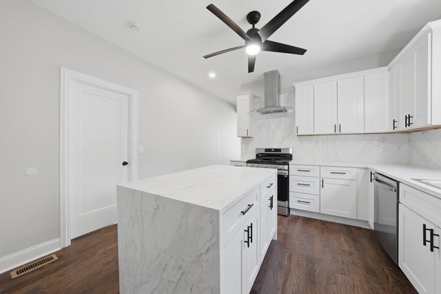 1232 Gunderson Avenue, Berwyn, IL 60402
