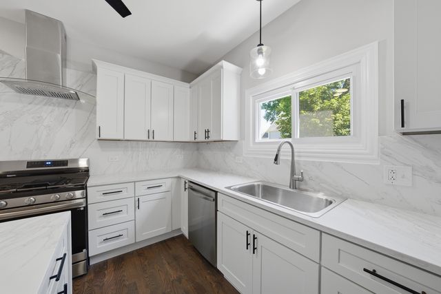 1232 Gunderson Avenue, Berwyn, IL 60402