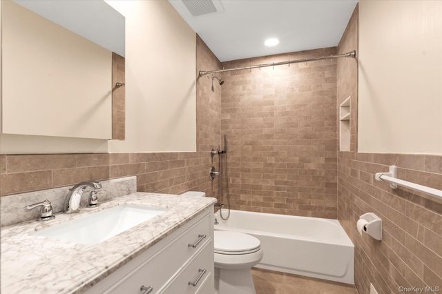 150 Whalers Cove, Babylon, NY 11702