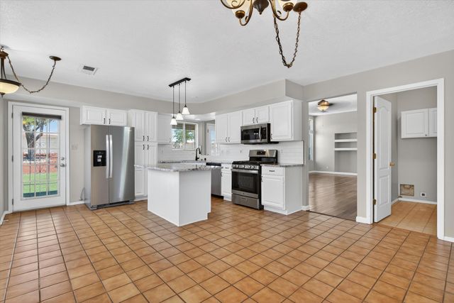 2413 Agua Fria Drive NE, Rio Rancho, NM 87144