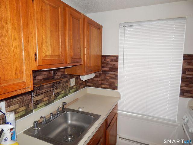 76 Van Block Avenue 6-A, Hartford, CT 06106