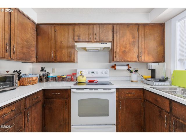 925 Se VIEWMONT Ave, Corvallis, OR 97333