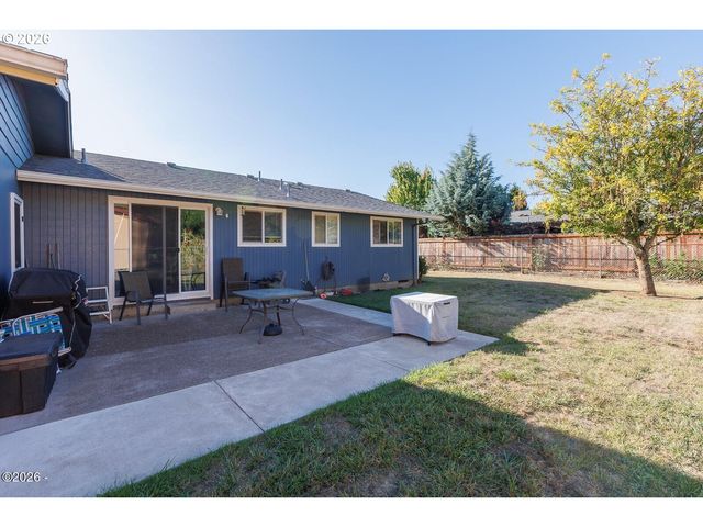 925 Se VIEWMONT Ave, Corvallis, OR 97333