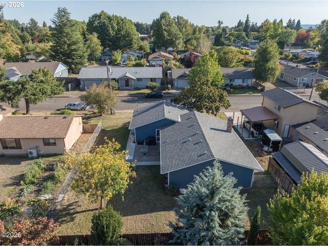 925 Se VIEWMONT Ave, Corvallis, OR 97333