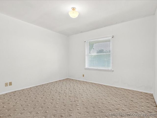 366 SE Wilshire Avenue, Bartlesville, OK 74006