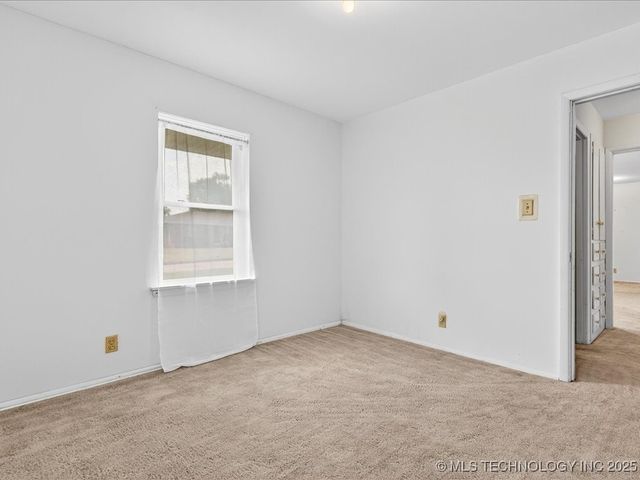 366 SE Wilshire Avenue, Bartlesville, OK 74006