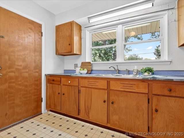 366 SE Wilshire Avenue, Bartlesville, OK 74006