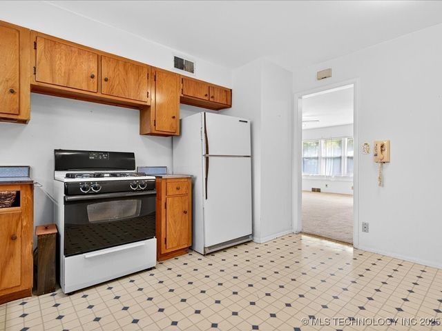 366 SE Wilshire Avenue, Bartlesville, OK 74006