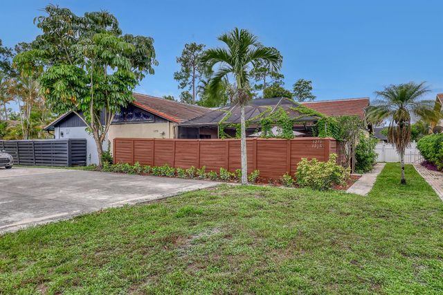 1279 Periwinkle Place, Wellington, FL 33414