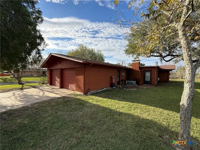 2301 Mcpherson Drive, Port Lavaca, TX 77979