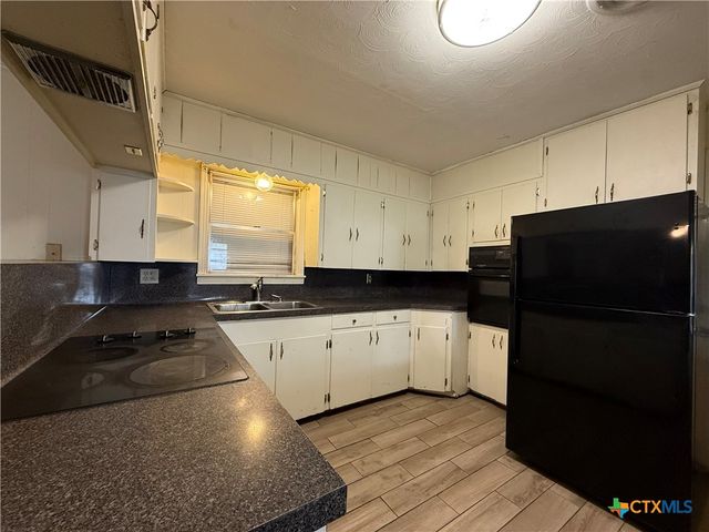 2301 Mcpherson Drive, Port Lavaca, TX 77979