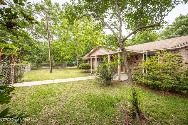 13317 Greenacres Drive, Ocean Springs, MS 39564