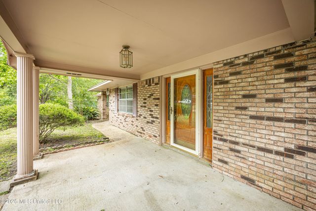 13317 Greenacres Drive, Ocean Springs, MS 39564