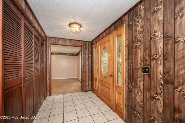 13317 Greenacres Drive, Ocean Springs, MS 39564