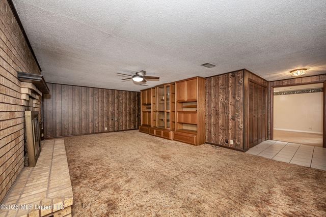 13317 Greenacres Drive, Ocean Springs, MS 39564