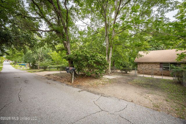 13317 Greenacres Drive, Ocean Springs, MS 39564