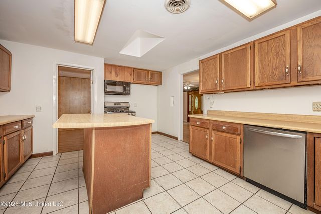 13317 Greenacres Drive, Ocean Springs, MS 39564