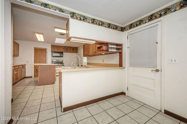 13317 Greenacres Drive, Ocean Springs, MS 39564