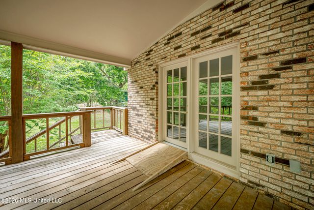 13317 Greenacres Drive, Ocean Springs, MS 39564