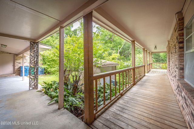 13317 Greenacres Drive, Ocean Springs, MS 39564