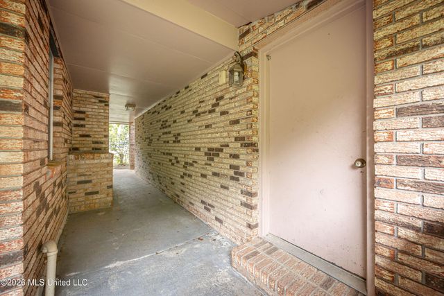 13317 Greenacres Drive, Ocean Springs, MS 39564