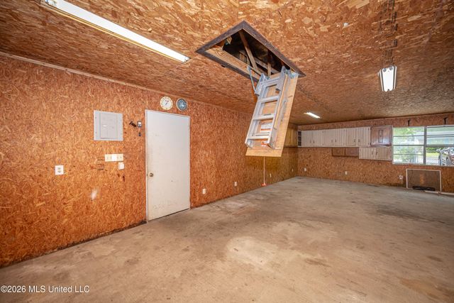 13317 Greenacres Drive, Ocean Springs, MS 39564