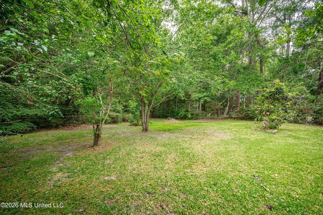 13317 Greenacres Drive, Ocean Springs, MS 39564