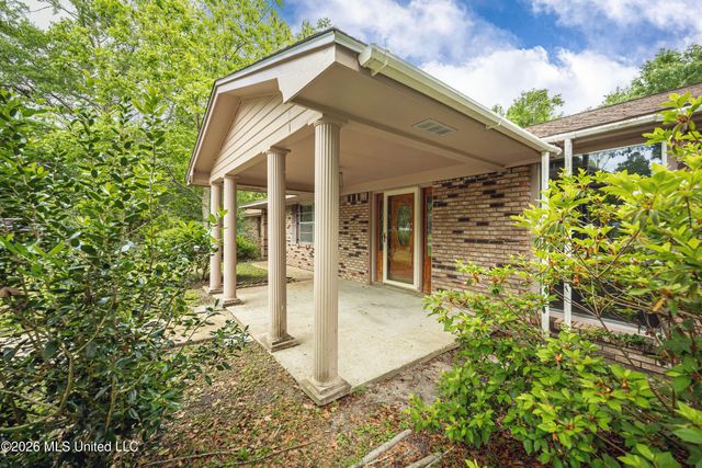 13317 Greenacres Drive, Ocean Springs, MS 39564