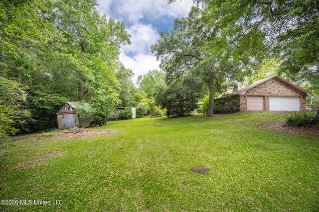 13317 Greenacres Drive, Ocean Springs, MS 39564