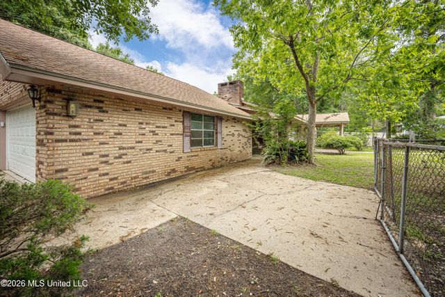 13317 Greenacres Drive, Ocean Springs, MS 39564