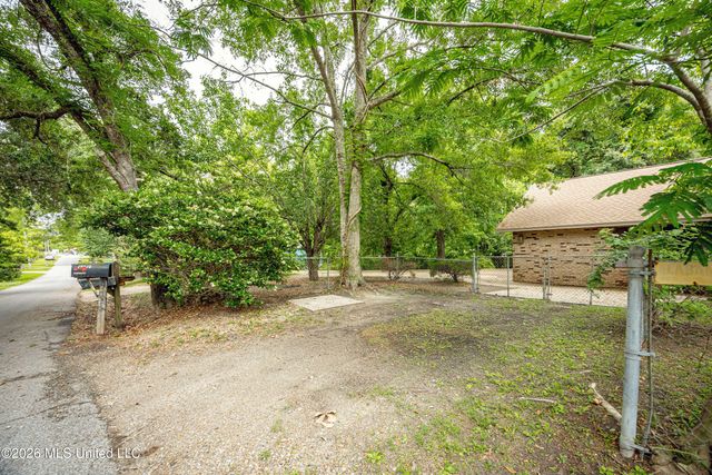 13317 Greenacres Drive, Ocean Springs, MS 39564