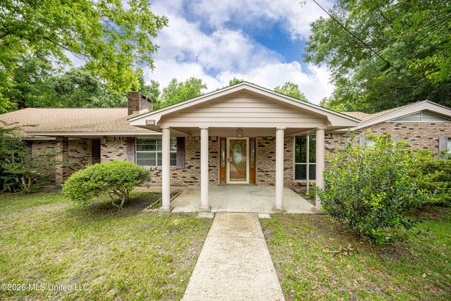 13317 Greenacres Drive, Ocean Springs, MS 39564