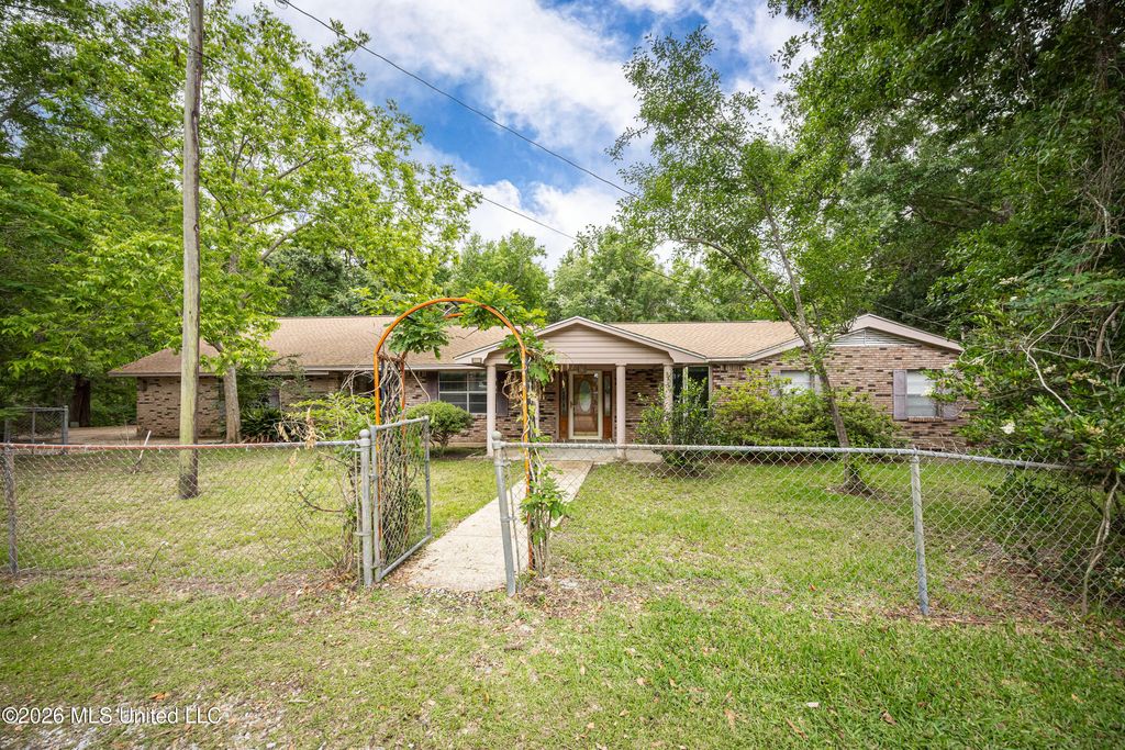 13317 Greenacres Drive, Ocean Springs, MS 39564
