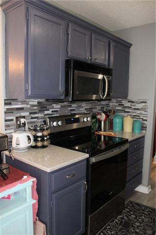 809 NW Arlington Place, Blue Springs, MO 64015