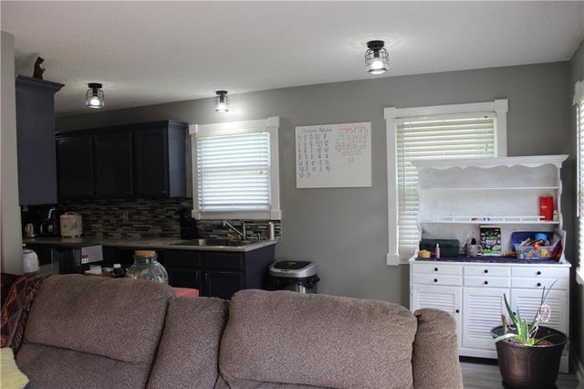 809 NW Arlington Place, Blue Springs, MO 64015