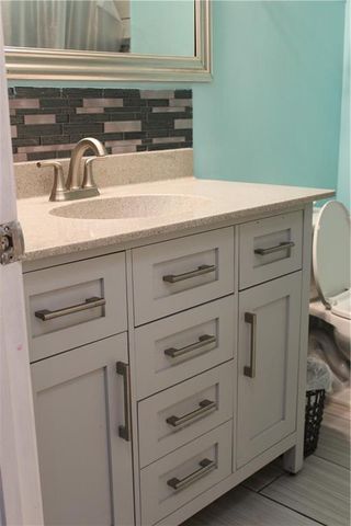 809 NW Arlington Place, Blue Springs, MO 64015