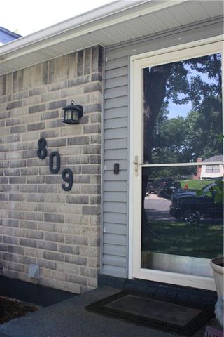 809 NW Arlington Place, Blue Springs, MO 64015