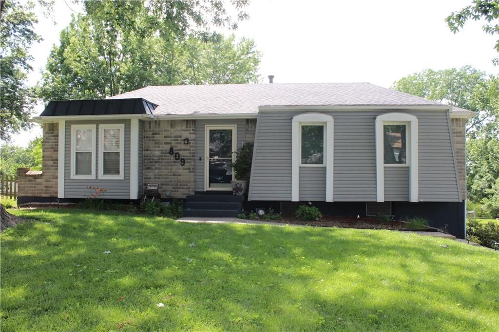 809 NW Arlington Place, Blue Springs, MO 64015