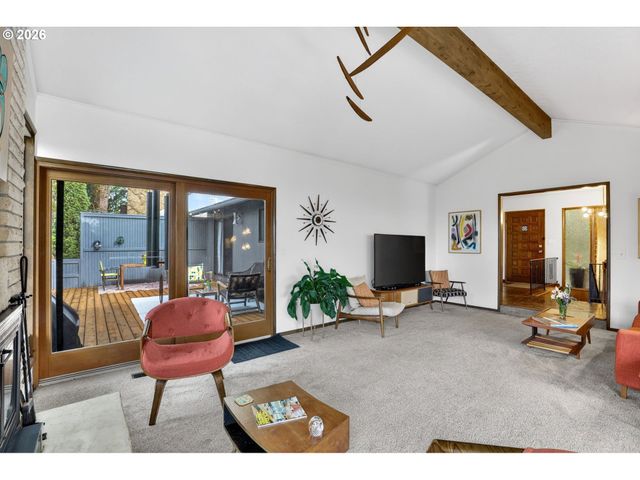 4308 Sw CHESAPEAK Ave, Portland, OR 97239