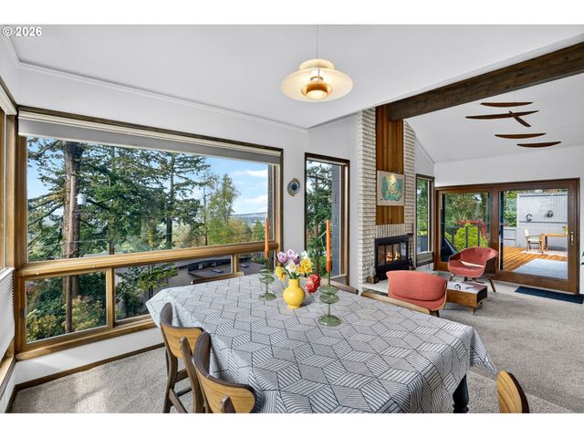 4308 Sw CHESAPEAK Ave, Portland, OR 97239