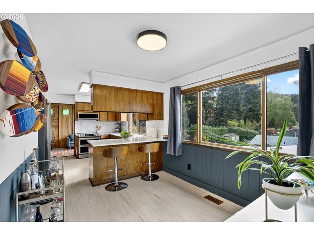 4308 Sw CHESAPEAK Ave, Portland, OR 97239