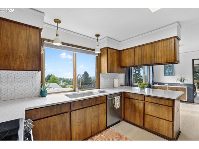 4308 Sw CHESAPEAK Ave, Portland, OR 97239