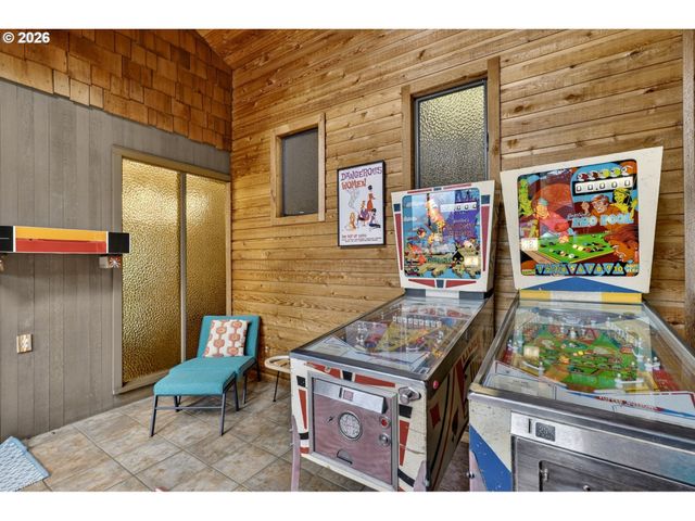 4308 Sw CHESAPEAK Ave, Portland, OR 97239