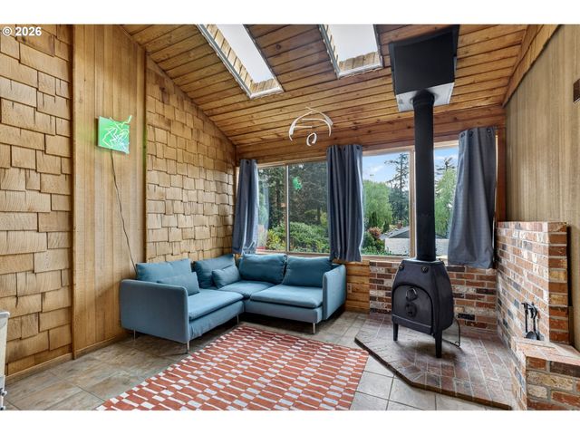 4308 Sw CHESAPEAK Ave, Portland, OR 97239