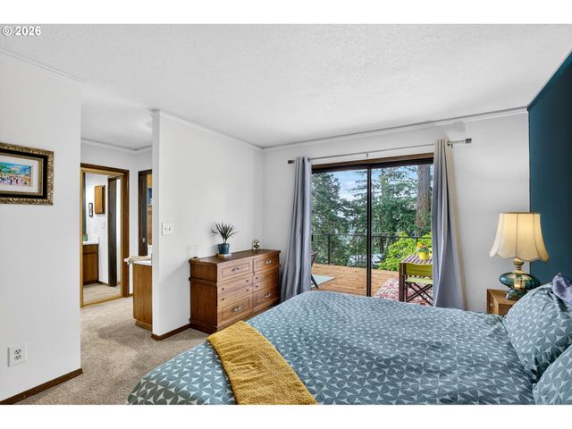 4308 Sw CHESAPEAK Ave, Portland, OR 97239