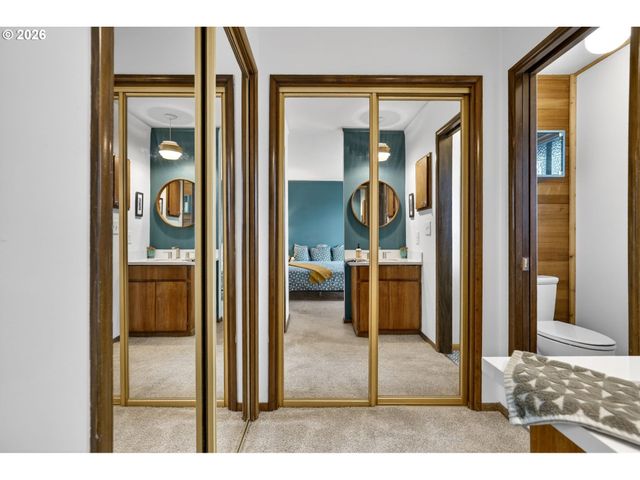 4308 Sw CHESAPEAK Ave, Portland, OR 97239